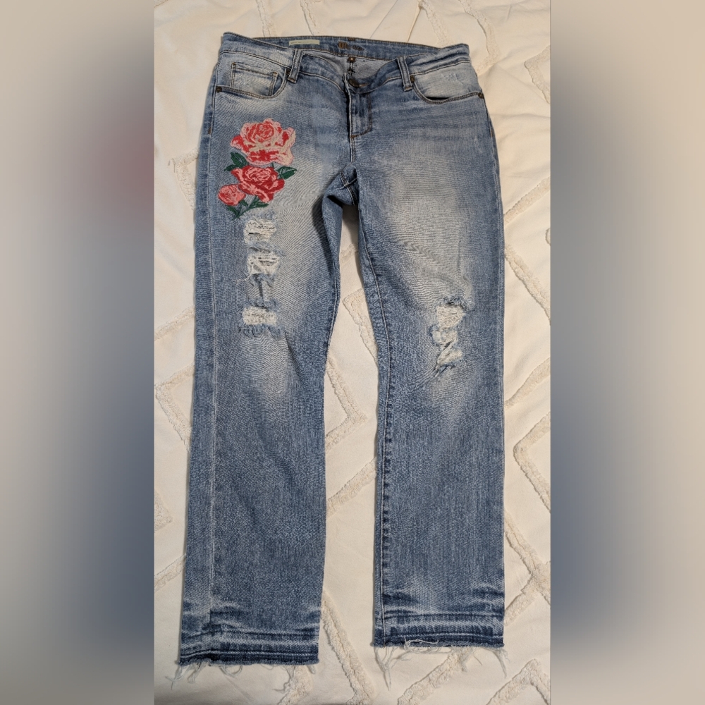 Kut from the Kloth Light Blue Jeans with Floral Embroidery